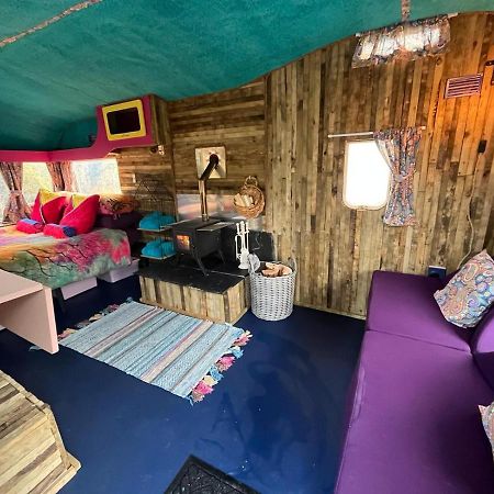 Budget Stay, In Lovely Private Setting With Rustic Charm, Log Burner, Fire Pit, Campers Kitchen & Eco Loo No Bedding Supplied Narberth Zewnętrze zdjęcie