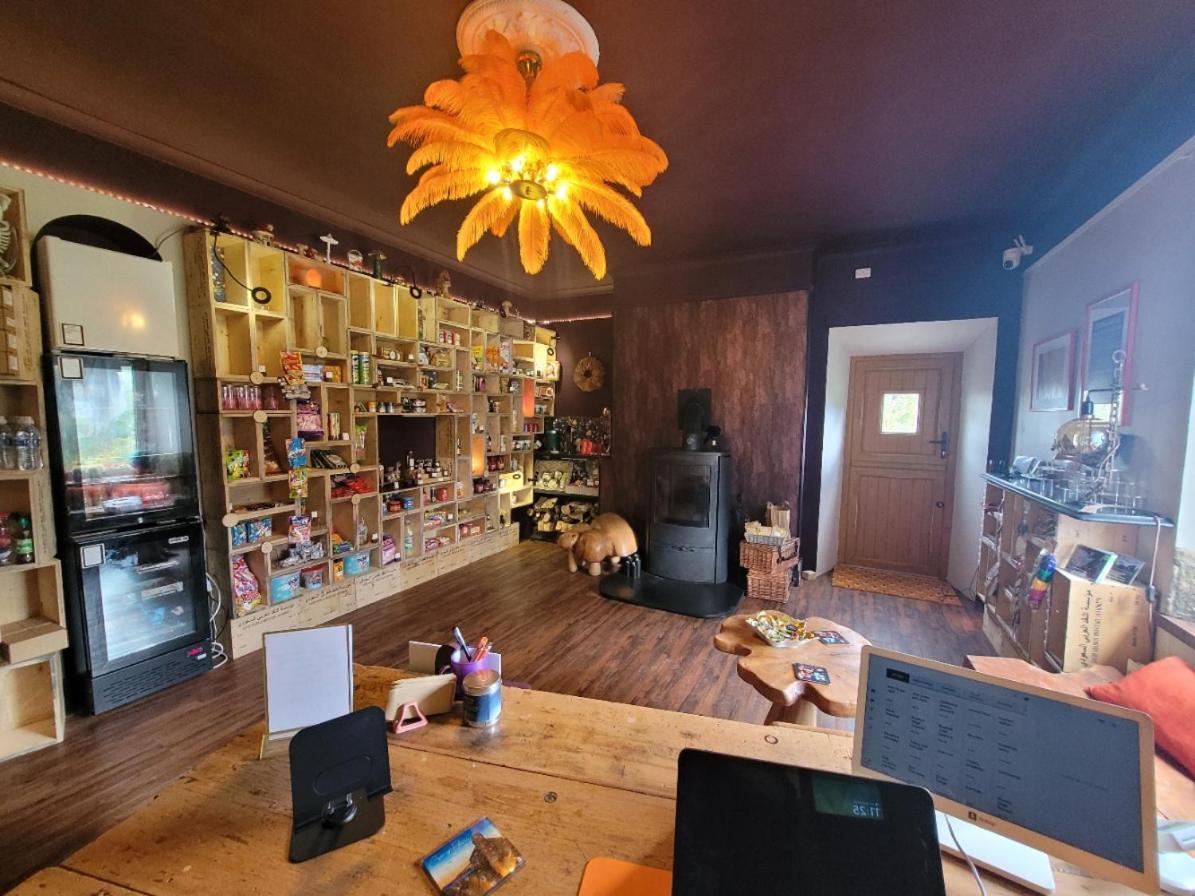 Budget Stay, In Lovely Private Setting With Rustic Charm, Log Burner, Fire Pit, Campers Kitchen & Eco Loo No Bedding Supplied Narberth Zewnętrze zdjęcie
