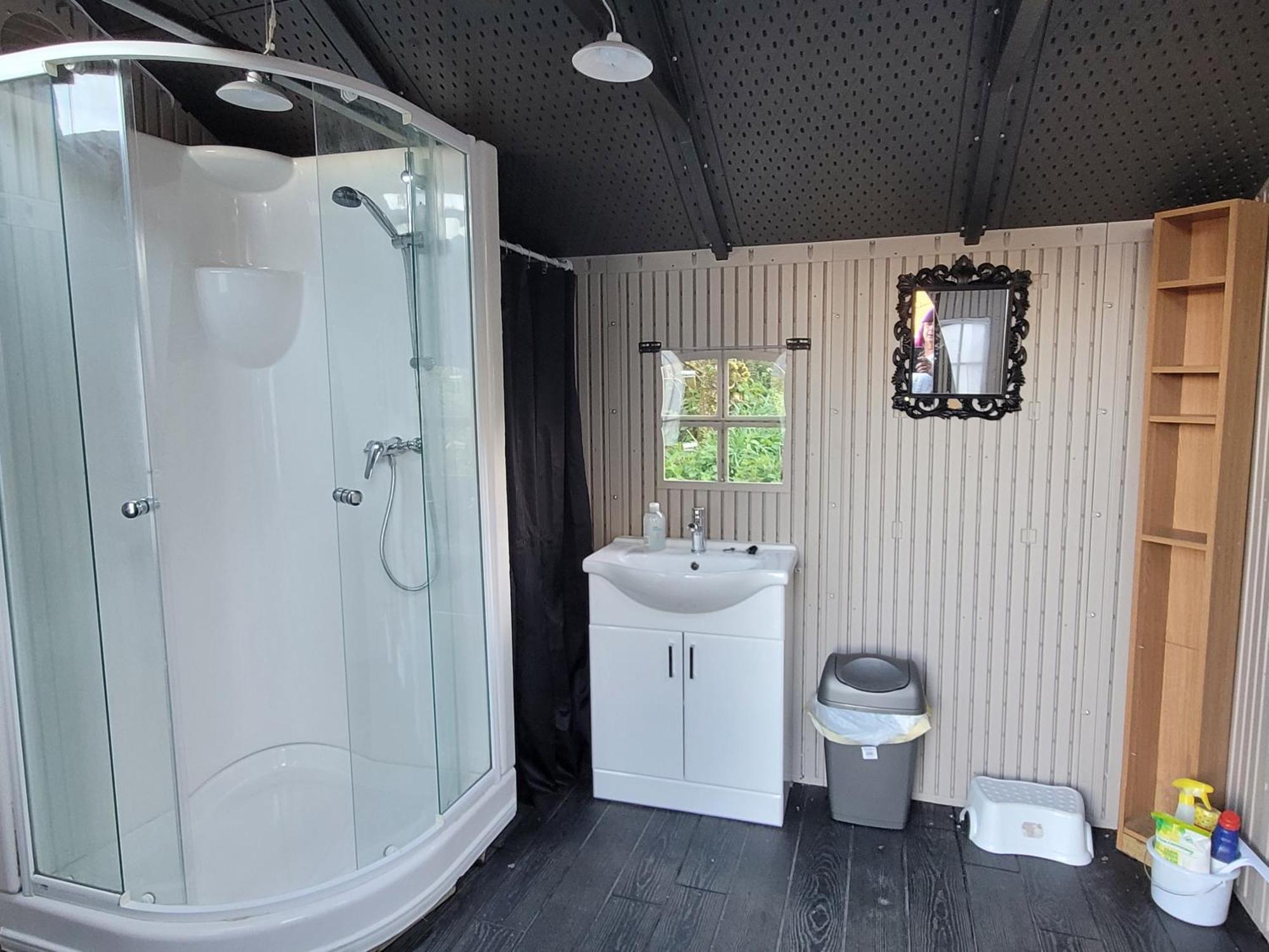 Budget Stay, In Lovely Private Setting With Rustic Charm, Log Burner, Fire Pit, Campers Kitchen & Eco Loo No Bedding Supplied Narberth Zewnętrze zdjęcie